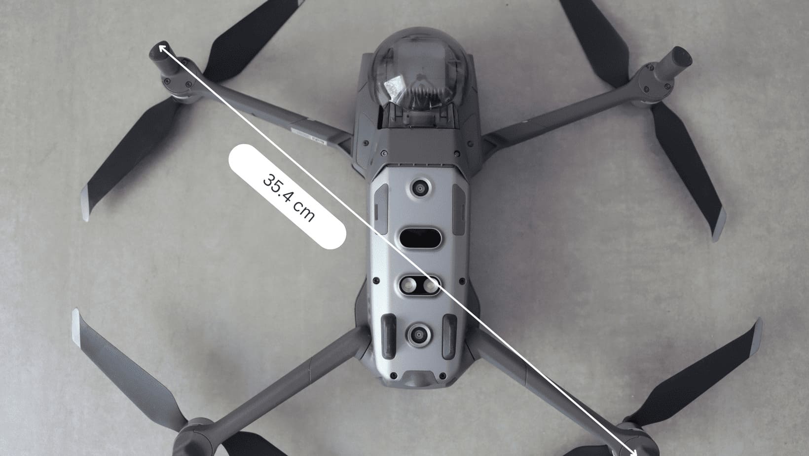 De mavic 2 pro is een kleine compacte drone die je kunt inklappen Mavic 2 Pro onderkant diagonaal afmeting grootte