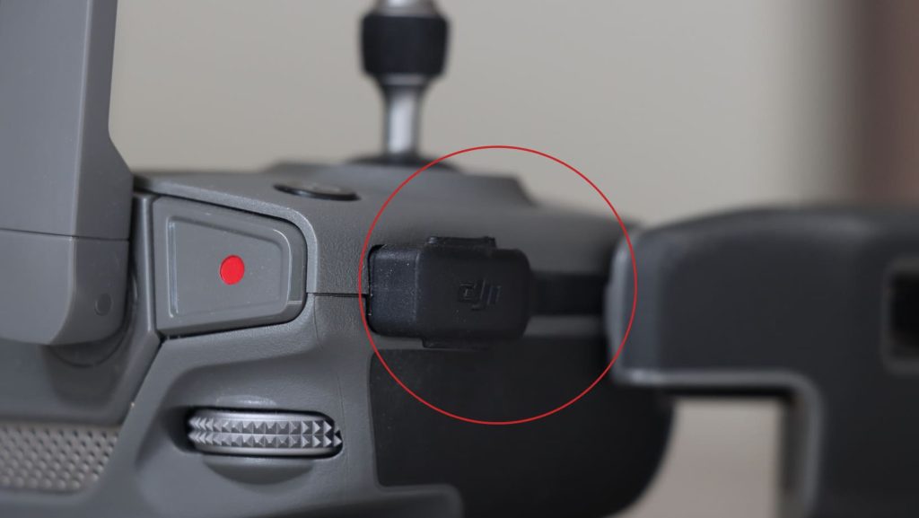 drones kun je met een telefoon verbinden door middel van een draadje OcuSync verbinding controller draadje drone